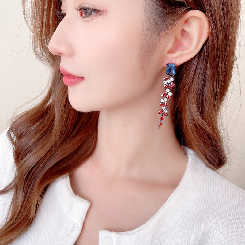 French palace style luxurious and atmospheric earrings for women super flash zircon inlaid long leaf tassel earrings